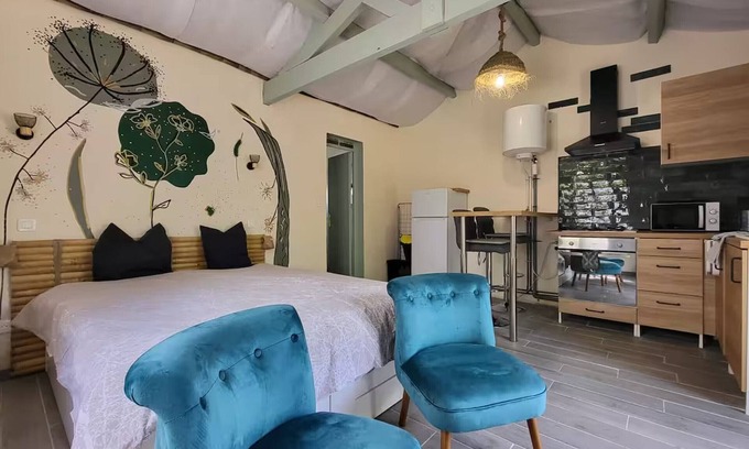 La Coquille Apartment | Peaceful retreat in lakeside cottage