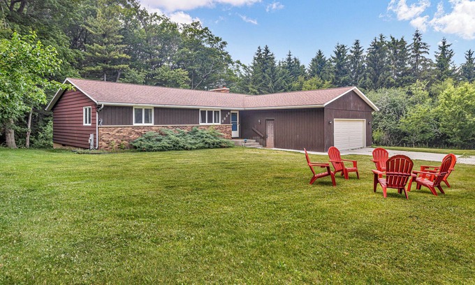 Sheboygan House | Peaceful Retreat, Near Road America! Mid Century Modern Home