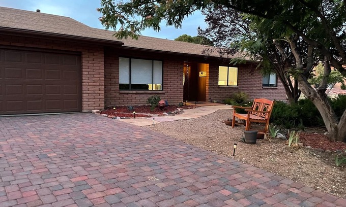 Oak Creek House | Peaceful Sedona retreat with red rock views, walk to Sedona Golf Resort