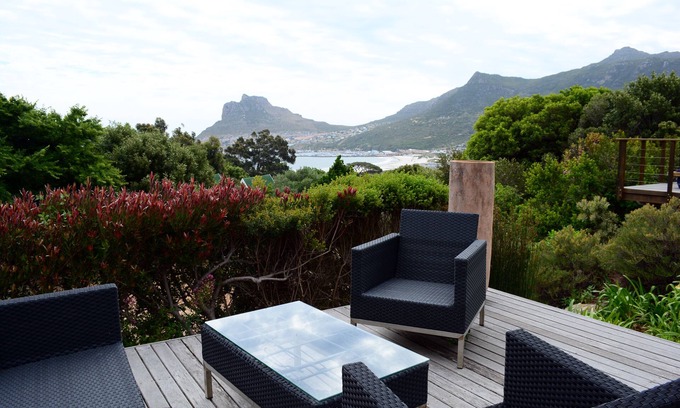 Scott Estate Cottage | Peaceful, stunning pool, beaches & wine