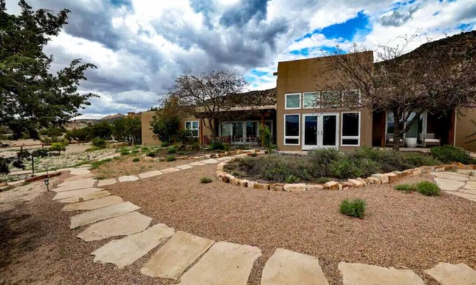 Ojo Caliente Apartment | Peaceful Suite in Desert Inn-Santa Clara King Room