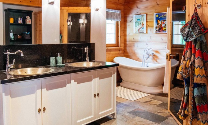 Feutersoey House | Peaceful Sunny Luxury Farmhouse