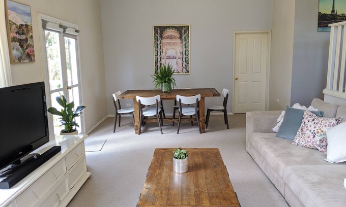 Creswick House | Peaceful three bedroom house