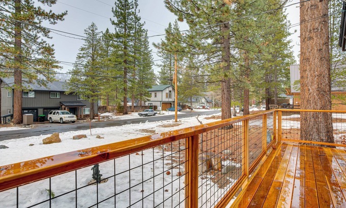 Christmas Valley Cabin | Peaceful & Upscale Ski Cabin: 11 Mi to Heavenly!