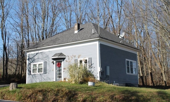 Town of Delaware House | Peaceful Upstate Renovated Schoolhouse