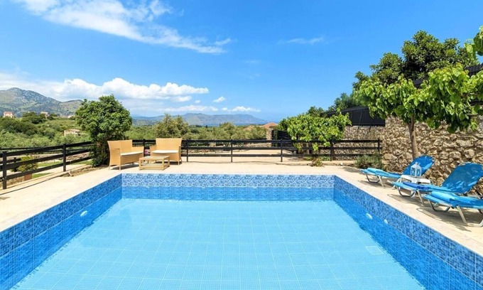 Filaki House | Peaceful Villa in Kournas,private pool and BBQ,up to 6guests