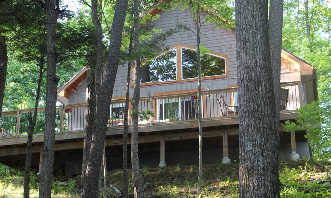 Frontenac Cottage | Peaceful Waterfront Cottage with Sand Beach
