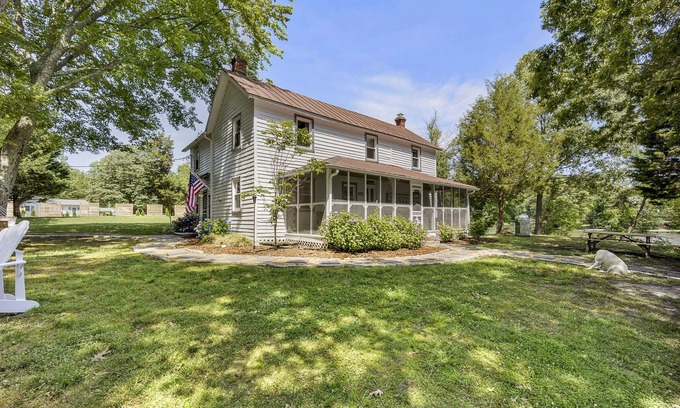 Compton House | Peaceful Waterfront Retreat for Bird Lovers- Close to DC