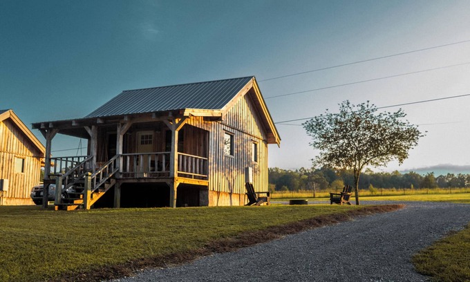 Smithville Cabin | PeacefulCountrysideTinyCabin w/Creek 10minCenterHillLake 15minRockIsland