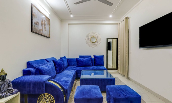 South West Apartment | Peacefulhuts 2BHK near IGI International Airport Delhi n