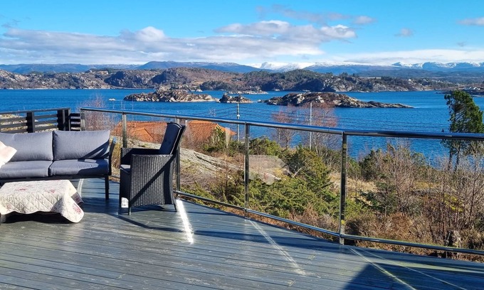 Godvik Condo | Peacful modern apartment with beautiful wiew over the sea