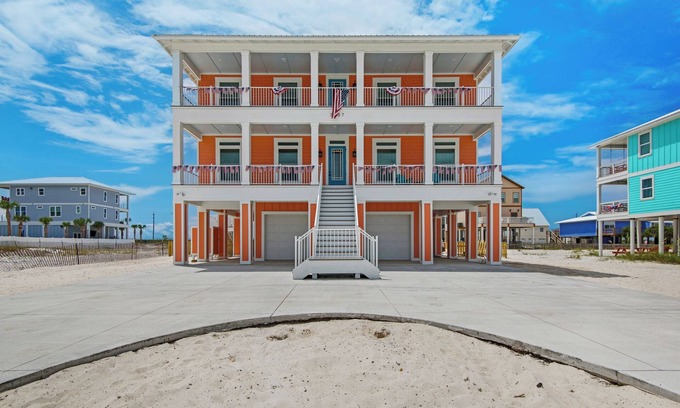 Navarre Beach House | 🐚🌴Peachy Queen | Luxe Pet Friendly Beach Retreat w/Pool, Views and Golf Cart