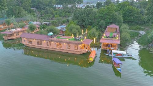 Nagin Bagh Boat Rental | Peacock Houseboats