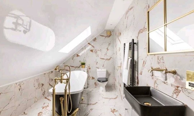 Hylands House | Peacock Luxury Accommodation Suitable for Large Bookings Such As Contractors