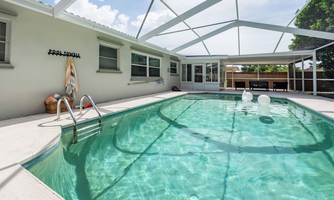 Clearwater House | Peacock Pool House & Hot Tub Clearwater beaches