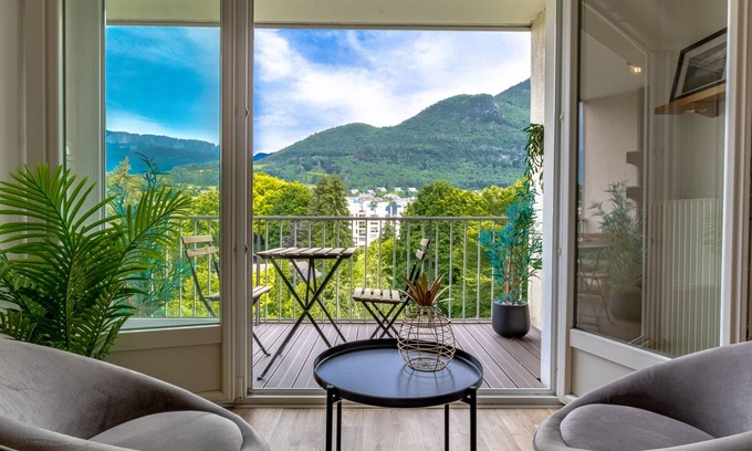 Annecy-le-Vieux Apartment | Peak-A-Lake 2*/Free carpark-By the park & shop-Near Lake
