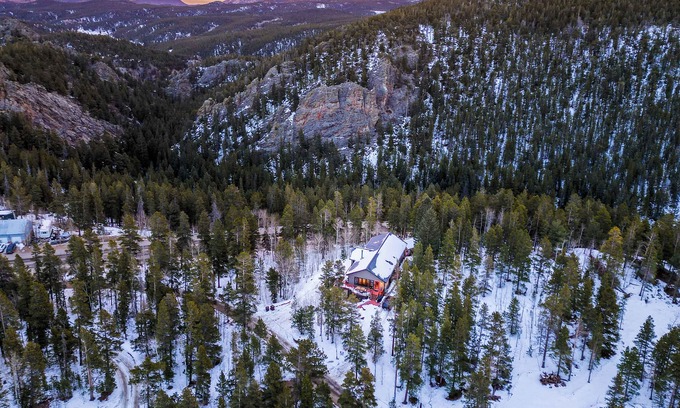 Black Hawk House | Peak to Peak - Panoramic Views and Hot Tub