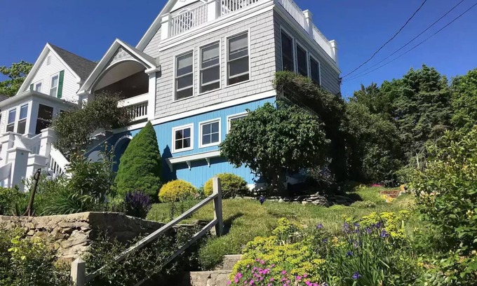 Peaks Island Cottage | Peaks Island Maine Seaside Cottage: hot tub/roof decks/4 season