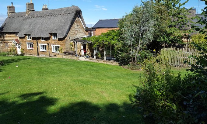 Moreton Pinkney Bed & Breakfast | Pear Tree Cottage