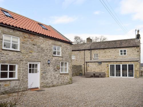 East Witton House | Peartree Cottage & Granary
