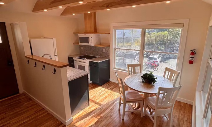 Northeast Harbor Apartment | Pebble @ Rock End, Near Acadia National Park- NE Harbor 2nd Story + Gym Access