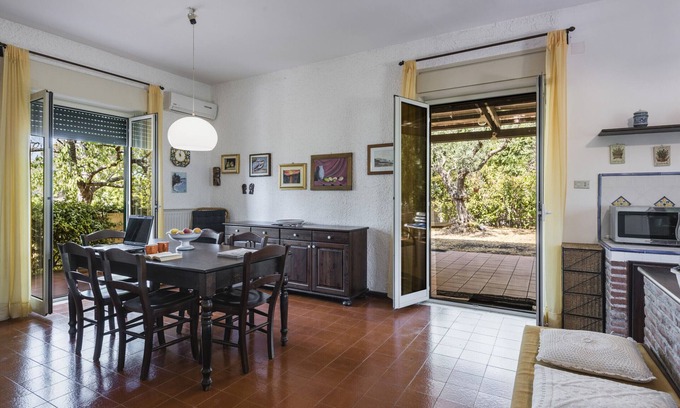 Pedara House | Pedara Escape with Garden by Wonderful Italy