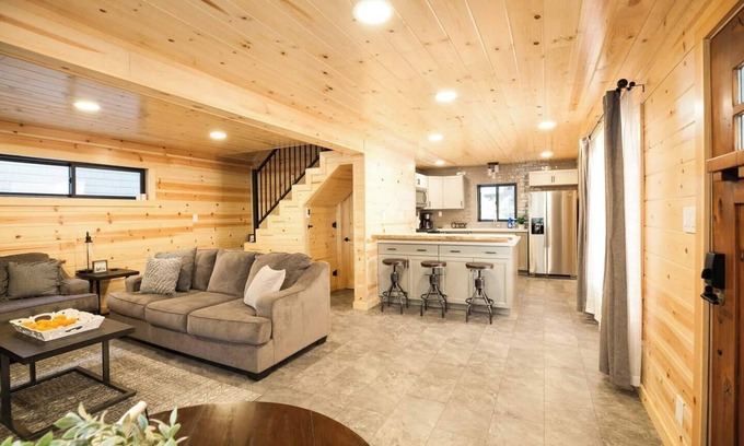 Donner Lake Woods Cabin | Peek of Donner Lake | Walk to West End Beach!