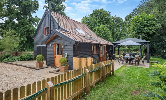 Hethel Apartment | Pelican Barn - Three Bedroom Apartment, Sleeps 6