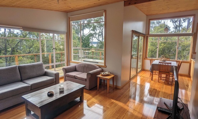 Boomer Bay House | Pelican's Rest Accommodation | cosy & private self-contained houses | TASn