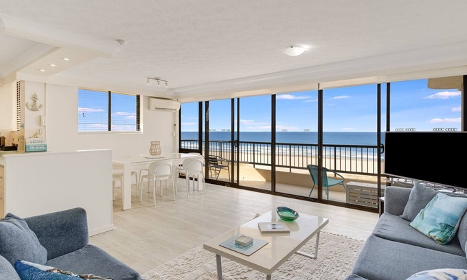 Tugun Apartment | Pelican Sands 401 - Absolute Beachfront - Min. 3 night stays!