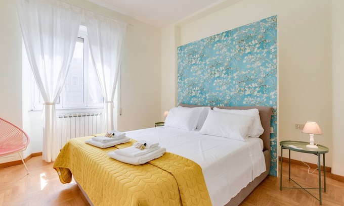 Rione VIII Sant'Eustachio Apartment | Pellegrino Luxury Apartment with Large Balcony
