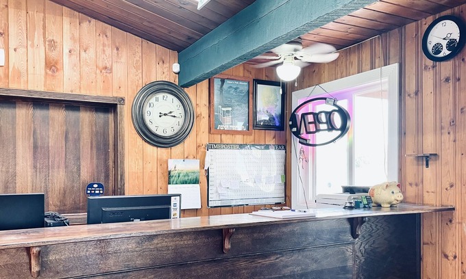 Entwistle Hotel | Pembina River Inn