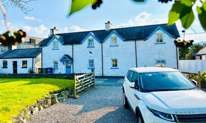Llanuwchllyn House | Pen Y Bont Cottage Llanuwchllyn Bala