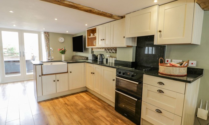 Glanwydden House | PEN Y BONT UCHA, character holiday cottage in Penrhyn Bay