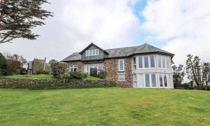 Helford Cottage | PENARVON HOUSE, pet friendly, luxury holiday cottage in Helford