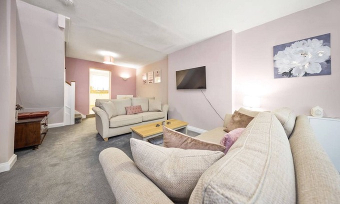Long Itchington House | Pendicke Place Cottage | 2 bed house sleeps 4 | Southam Centre | Inspire Homes