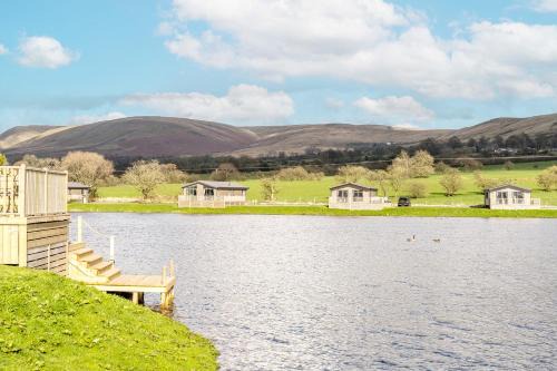 Fence House | Pendle View Retreat - Holiday Park