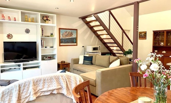Henley Beach Apartment | Pendlebury to Please 1 bdrm loft apt, Beach, Wifi
