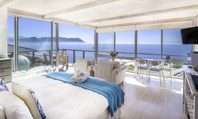 Simon's Town House | Penguins View Guesthouse
