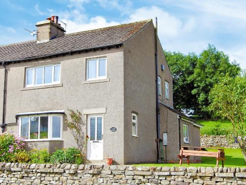 Aysgarth House | Penn Hill View Cottage