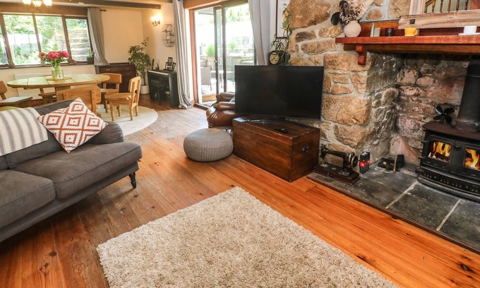 Truro House | PENNANS COTTAGE, pet friendly, luxury holiday cottage in Cubert
