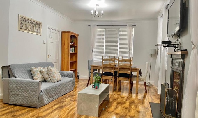 Uxbridge North Apartment | Penny Lein Apartments