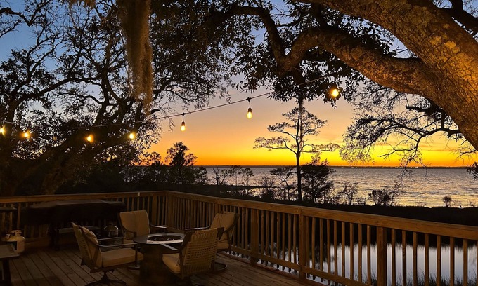 Florida Panhandle House | Pensacola Bay waterfront! Close to Pensacola and Navarre beach , amazing sunsets