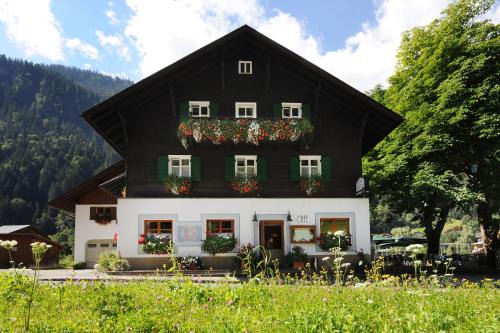 Partenen House | Pension Backstuba