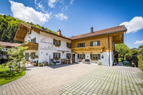 Siegsdorf House | Pension Gimpl, Chiemgaukarte neu