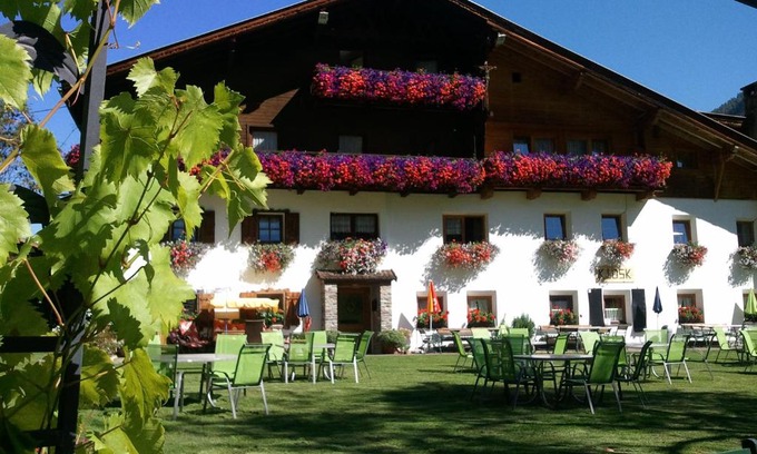 Neustift Im Stubaital House | Pension Holzknechthof am See