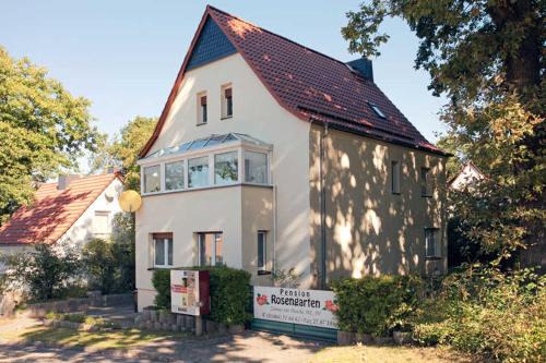 Sangerhausen Apartment | Pension Rosengarten