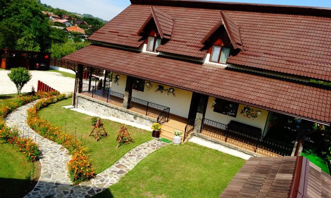 Corbeni House | Pensiunea Casa Maria