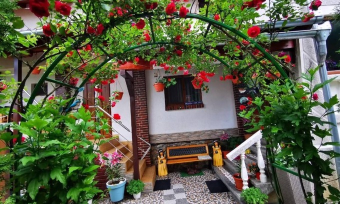 Curtea De Arges House | Pensiunea Eden