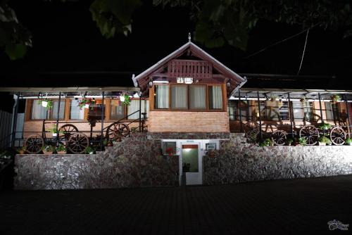 Brad House | Pensiunea Irina